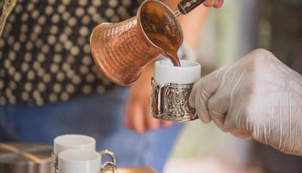 La cafetera más curiosa? Cómo preparar café turco