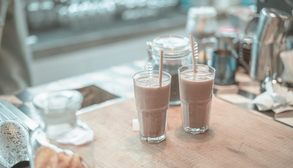 Cafeteras de cápsula para preparar cafés y bebidas frías ideales para el  verano