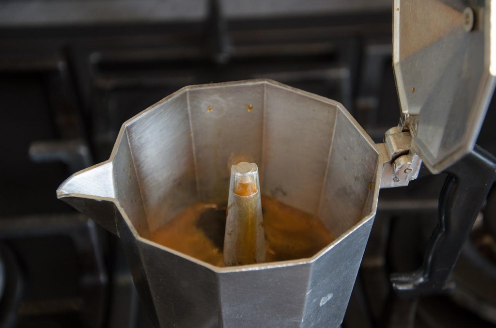 CAFETERA ITALIANA Cambio de JUNTA de GOMA y Limpieza de FILTRO